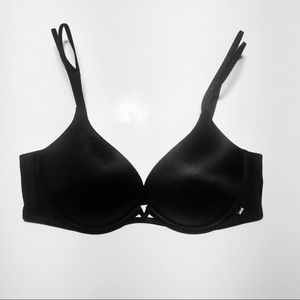 VICTORIA’S SECRET very sexy push up black bra 34C